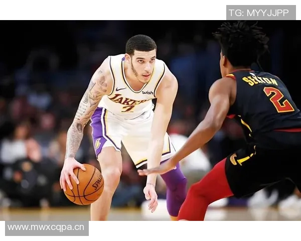 朗佐鲍尔在骑士训练营表现突出展现融入球队的潜力与决心