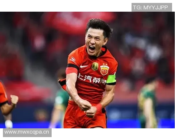 海港为颜骏凌徐新颁发纪念球衣王燊超荣获中超单轮最佳称号